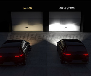 Scheinwerfer für Autos, Vergleich vor und nach dem Einbau des Osram-LEDs H7 XTR vor Garagentor.