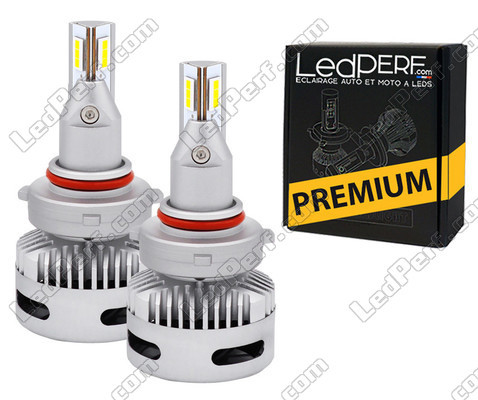 Ampoules HB3 LED pour voiture avec phares lenticulaires.