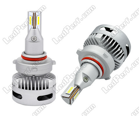 Différentes prises de vues des Ampoules HB4 LED pour phares lenticulaires.