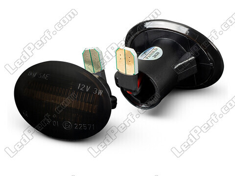 Vue de profil des répétiteurs latéraux dynamiques à LED pour Fiat 500 - Version noire fumée